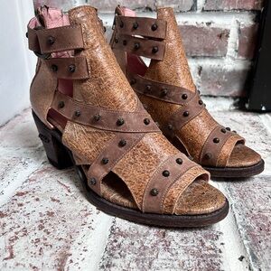 Miss Macie "Headed to Town" brown peep-toe ankle boots size 8